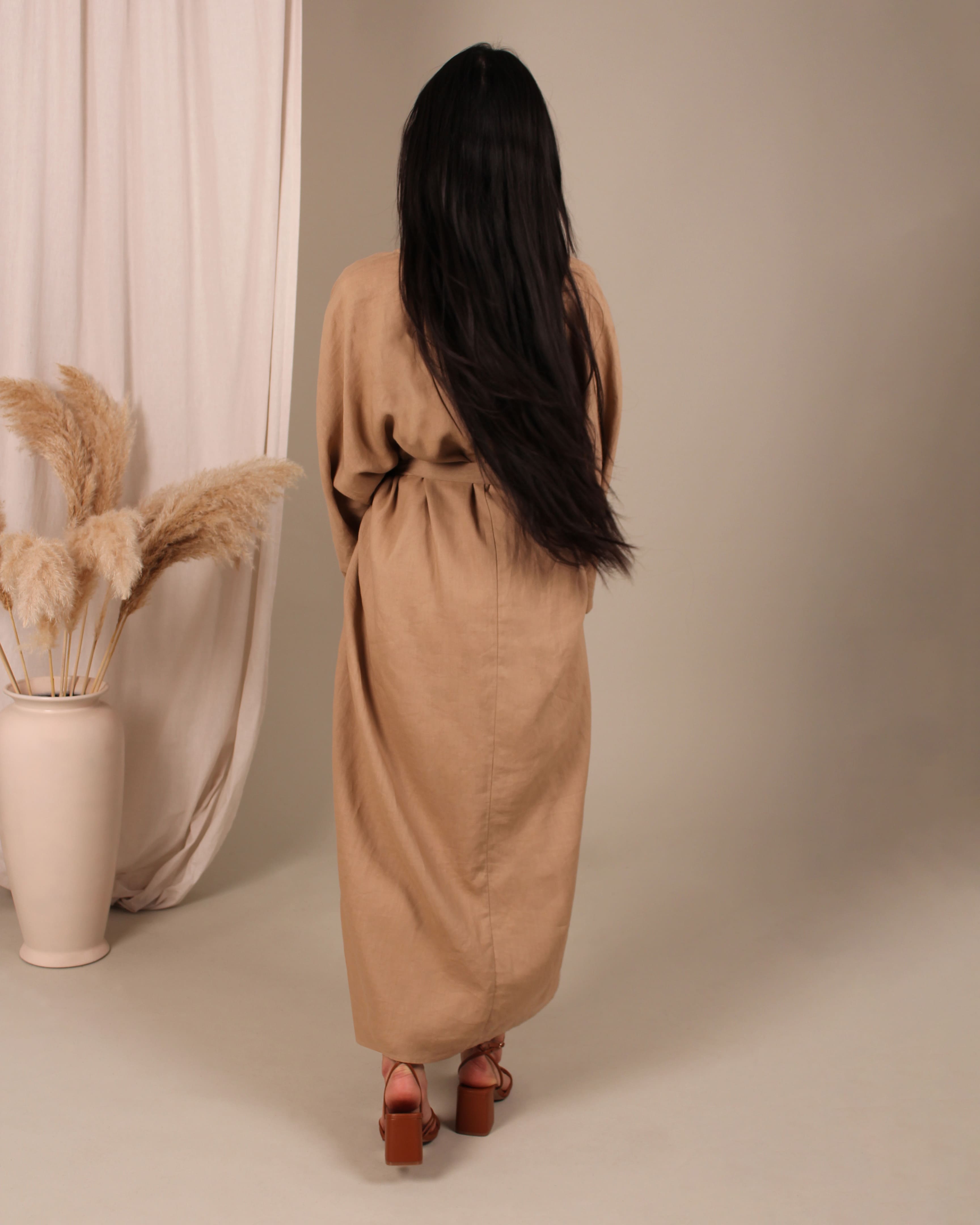 Rückansicht der Grace Abaya – zeitlose Eleganz in hochwertiger islamischer Kleidung von Purpose & Faith
