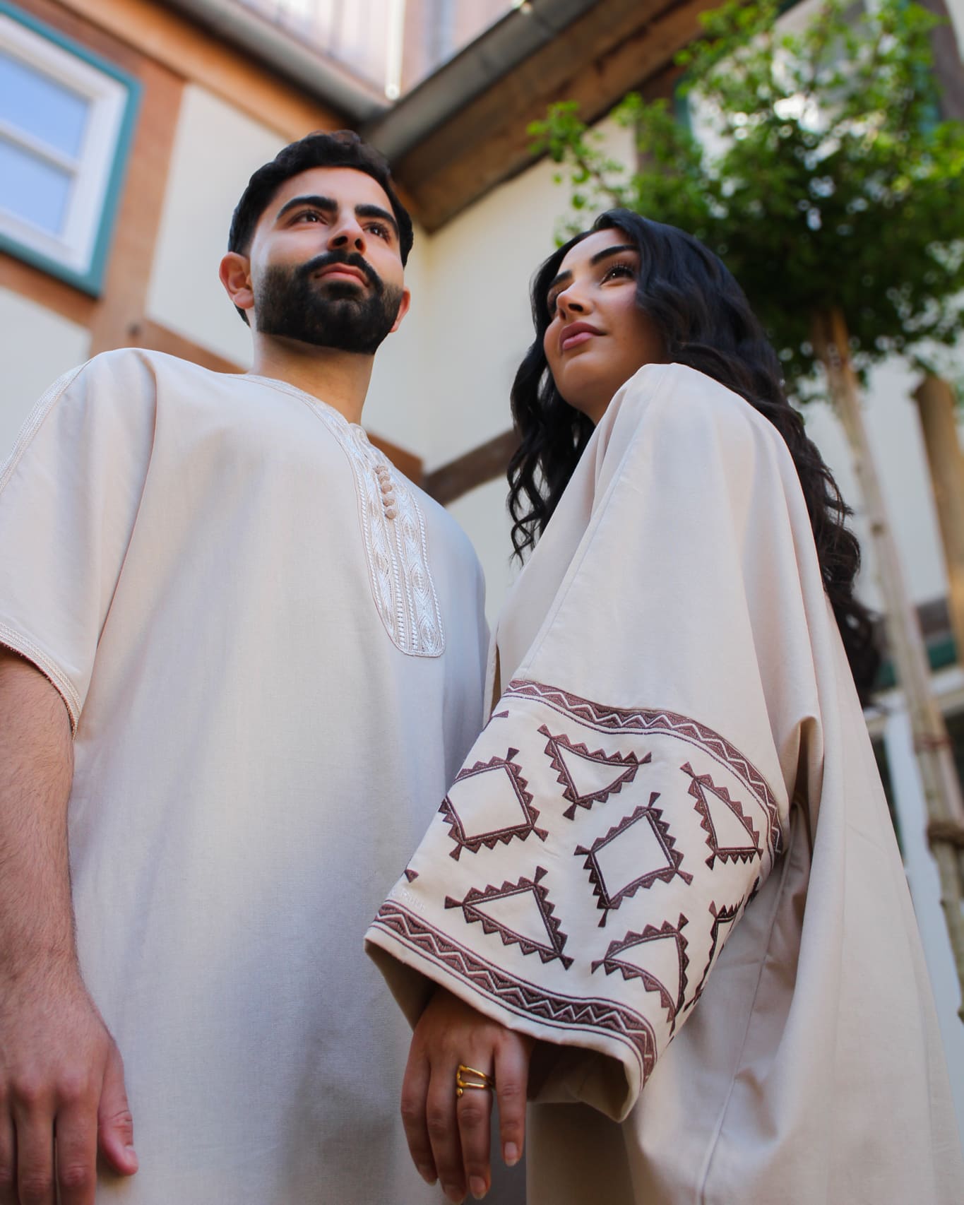 Modest Fashion Couple – abgestimmter Partnerlook in islamischer Kleidung von Purpose & Faith